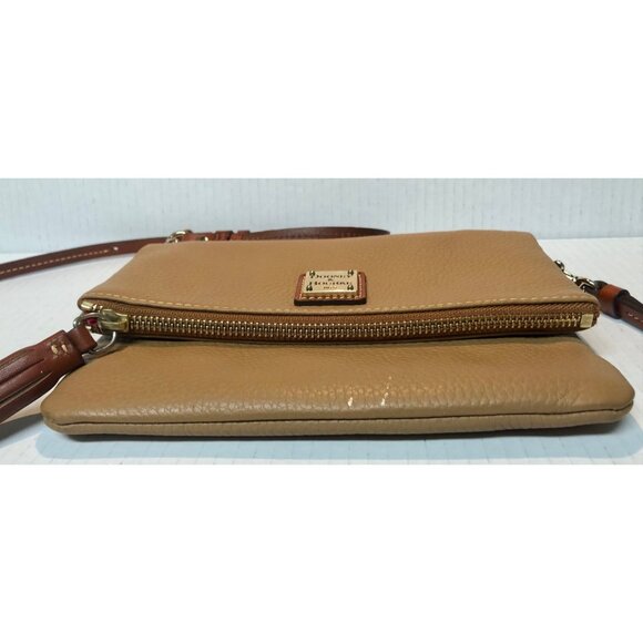 Dooney & Bourke crossbody folder-over handbag purse tassel pebbled tan - Picture 4 of 12